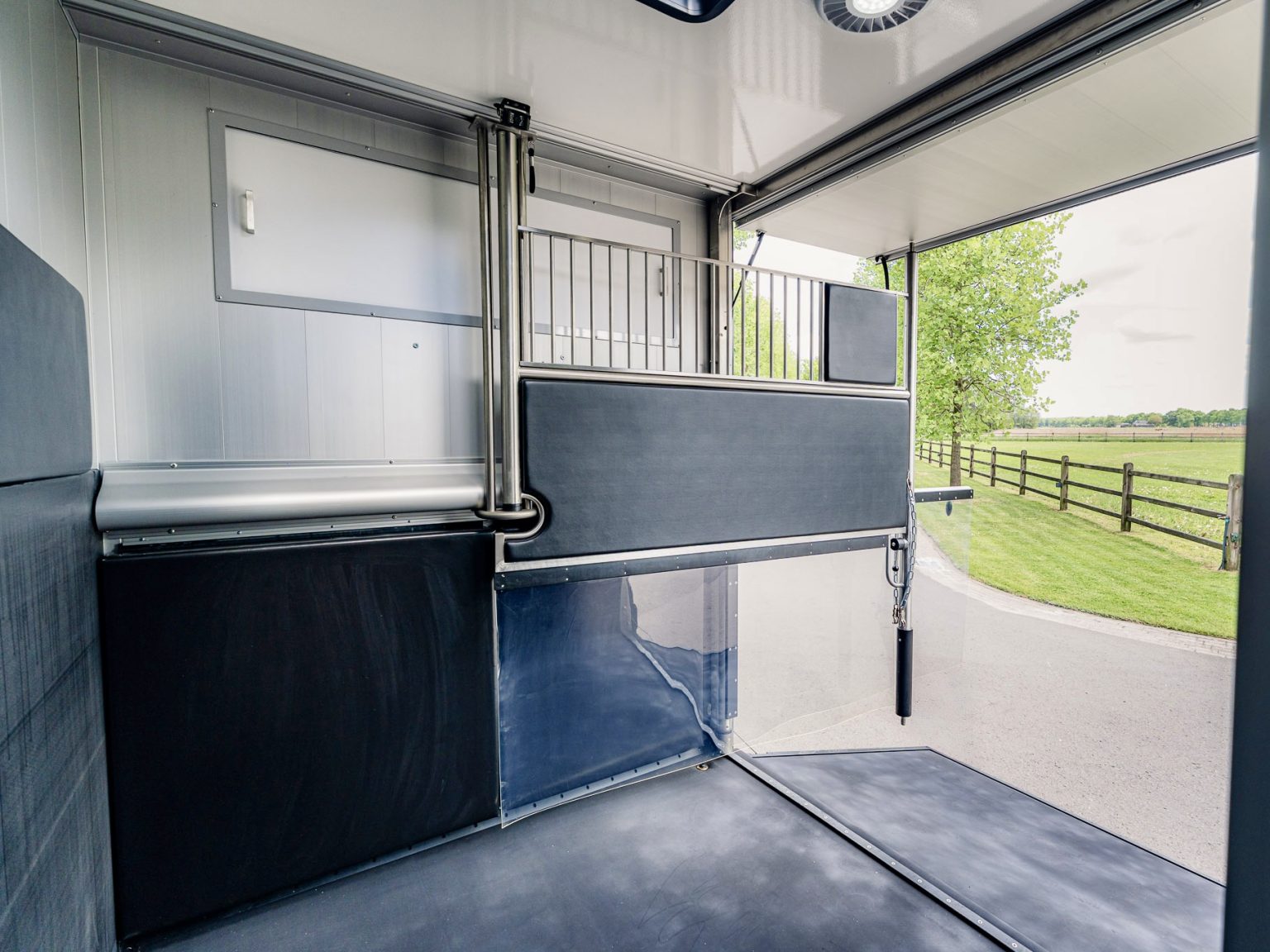 Pferdetransporter-innenraum