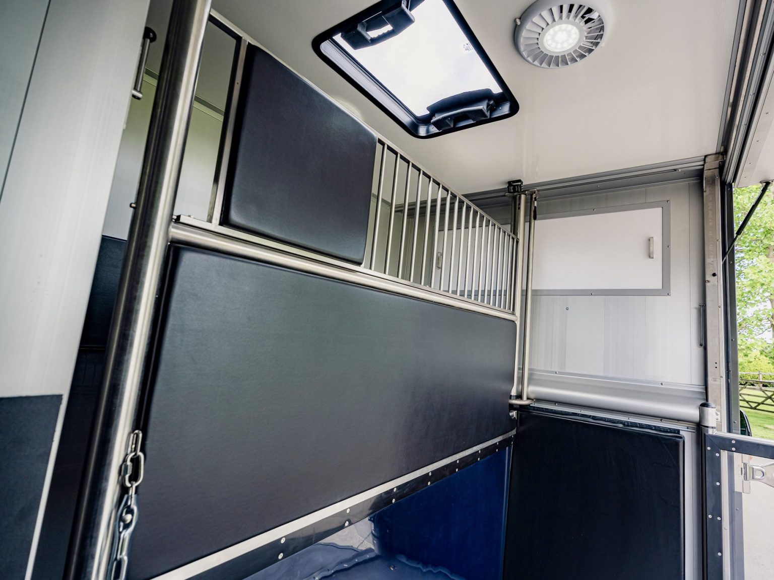 Pferdetransporter-pferdeabteil