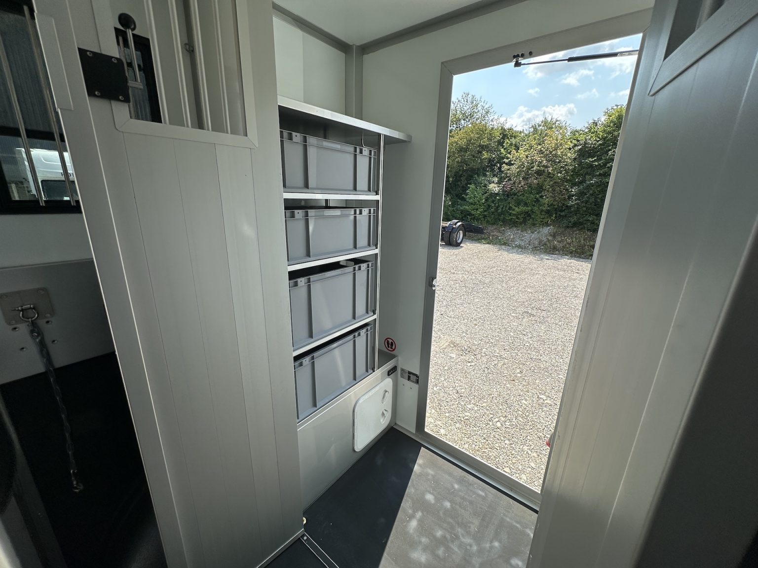 Staufächer Pferdeabteil