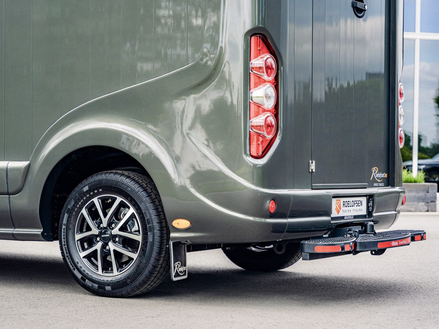 roelofsen-horse-truck-heckleuchten-und-fahrwerk